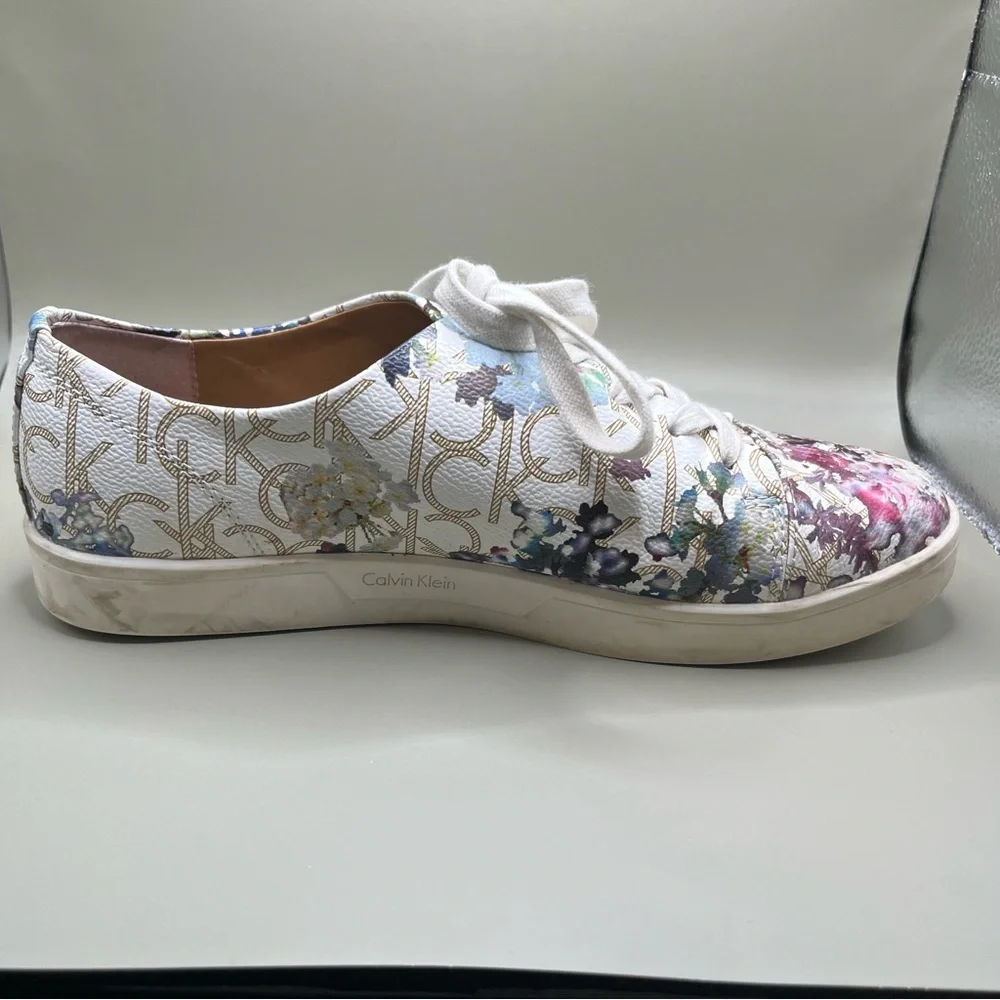 Calvin Klein Imilia Sneakers Floral on White Background Sz‎ 9.5